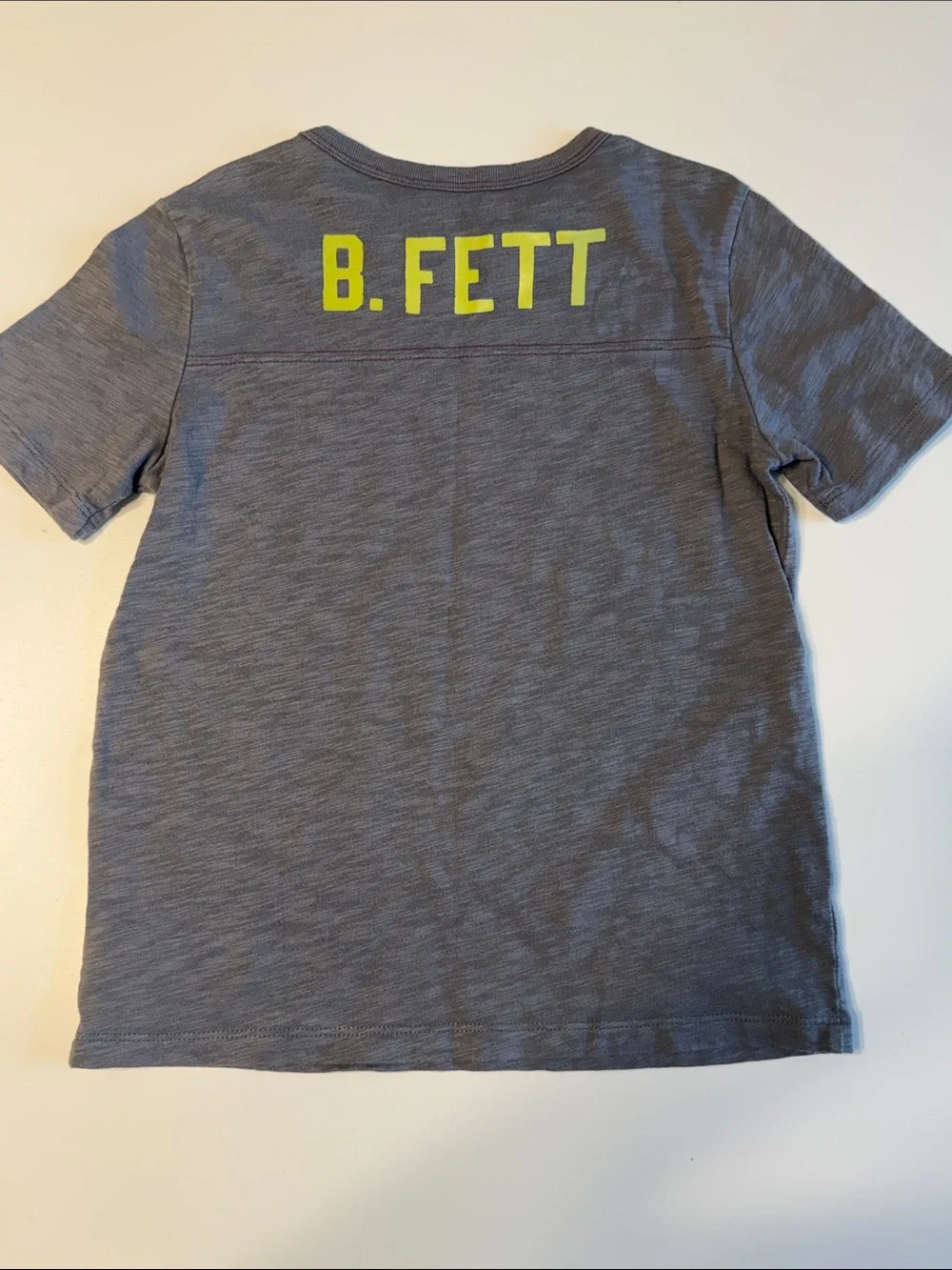GAP Grey Tee Red Mandalorian Boba Fett Flocked Graphic Boys Girls Sz S 6-7 EUC
